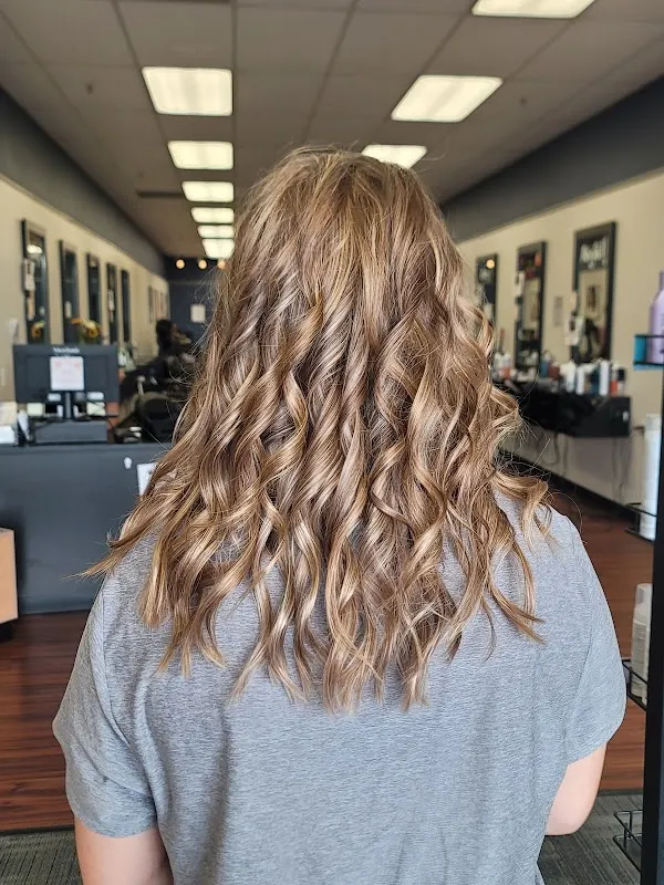 HOLIDAY HAIR — Hair salon in Somerset
